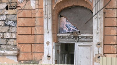 В Одесі обвалилася стіна колишнього пологового будинку, будівля якого пам'ятка архітектури В Одесі обвалилася стіна колишнього пологового будинку, будівля якого пам'ятка архітектури