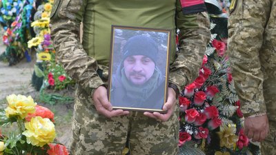 У Лебедині на Сумщині поховали бійця Габора Рожі У Лебедині на Сумщині поховали бійця Габора Рожі