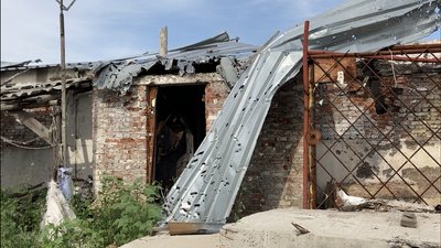 Розбиті склади, знищені зерно та техніка: фермер на Харківщині відновлює підприємство після окупації Розбиті склади, знищені зерно та техніка: фермер на Харківщині відновлює підприємство після окупації