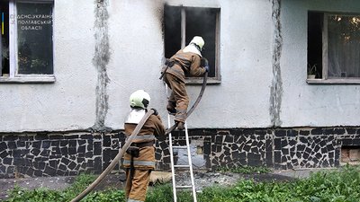 У Полтаві під час пожежі врятували родину з немовлям