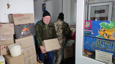 "Ми їздимо дуже часто": волонтери із Полтавщини повезли допомогу військовим на фронт "Ми їздимо дуже часто": волонтери із Полтавщини повезли допомогу військовим на фронт