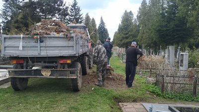 Прибирання на кладовищах: як їздитиме транспорт у Луцькій громаді Прибирання на кладовищах: як їздитиме транспорт у Луцькій громаді