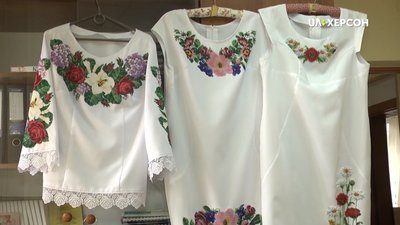 Сукні, вишиті Тетятною Чухаловою