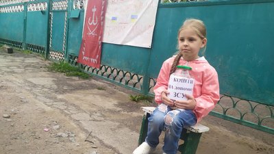 Шини, прапор та водяні пістолети: у Вінниці діти облаштували блокпост, щоб допомогти ЗСУ Шини, прапор та водяні пістолети: у Вінниці діти облаштували блокпост, щоб допомогти ЗСУ