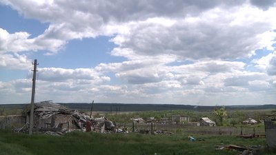 У Долині на Донеччині після російської окупації зруйновані братські могили часів Другої світової війни У Долині на Донеччині після російської окупації зруйновані братські могили часів Другої світової війни