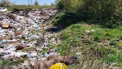 Виїжджала комісія: стихійне звалище біля Білівських пагорбів на Рівненщині приберуть