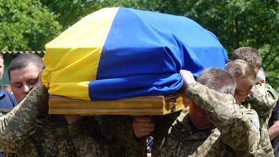 На Тернопільщині в останню дорогу провели бійця Олега Стахіва На Тернопільщині в останню дорогу провели бійця Олега Стахіва