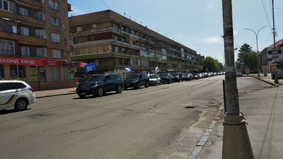 З радянською символікою на автомобілях. ОПЗЖ влаштувала автопробіг до 9 травня З радянською символікою на автомобілях. ОПЗЖ влаштувала автопробіг до 9 травня