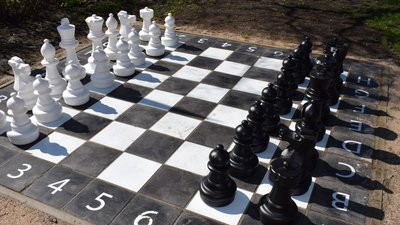 У Помічнянській громаді на вулиці встановили шахову дошку