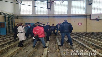 Правоохоронці на Тернопільщині розслідують, чи були зловживання під час ремонту в Лановецькій школі