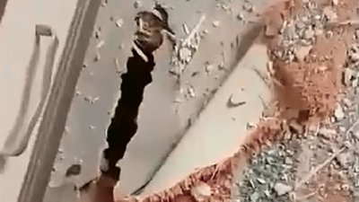 Влучив у будинок, але не розірвався: три дні ворожий снаряд пролежав у помешканні чернігівця Влучив у будинок, але не розірвався: три дні ворожий снаряд пролежав у помешканні чернігівця