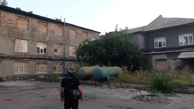 Пошкоджені житлові будинки, будівлі гімназії та шахти: армія РФ обстріляла сім населених пунктів Донеччини