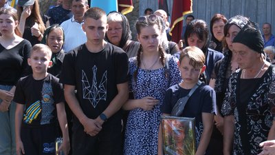 У Бубнищі на Івано-Франківщині попрощалися з воїном Володимиром Кондратом У Бубнищі на Івано-Франківщині попрощалися з воїном Володимиром Кондратом
