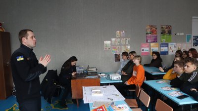 На Сумщині дітей навчали як поводитися безпечно вдома та на вулиці На Сумщині дітей навчали як поводитися безпечно вдома та на вулиці