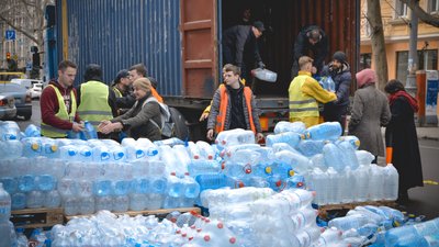 З Одеси відправили понад 30 тис. літрів води для мешканців Миколаєва. ВІДЕО З Одеси відправили понад 30 тис. літрів води для мешканців Миколаєва. ВІДЕО