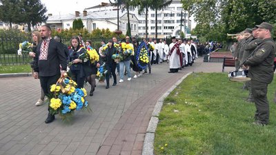 У Луцьку попрощалися з загиблими на війні бійцями Віталієм Шевчуком і Тарасом Михном У Луцьку попрощалися з загиблими на війні бійцями Віталієм Шевчуком і Тарасом Михном