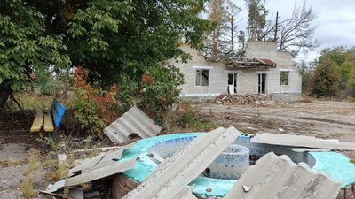 Зруйнована дитяча оздоровча база відпочинку імені Михайла Башкірова внаслідок бойових дій