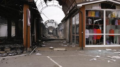 Рік тому росіяни обстріляли Центральний ринок у Чернігові: як вдалося вижити охоронцю та як відновлюють ринок Рік тому росіяни обстріляли Центральний ринок у Чернігові: як вдалося вижити охоронцю та як відновлюють ринок
