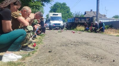 Назавжди 22: на Черкащині поховали нацгвардійця, якого збив суддя на блокпосту при в'їзді в Київ Назавжди 22: на Черкащині поховали нацгвардійця, якого збив суддя на блокпосту при в'їзді в Київ