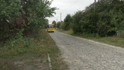 Жителі села на Рівненщині скаржаться на відсутність транспорту та погану дорогу