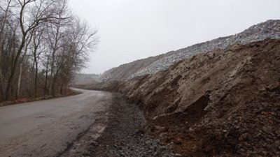 Навколо сміттєзвалища поблизу Полтави створюють земляний рів Навколо сміттєзвалища поблизу Полтави створюють земляний рів