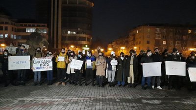 У Франківську люди зібралися на акцію у підтримку Сергія Стерненка У Франківську люди зібралися на акцію у підтримку Сергія Стерненка