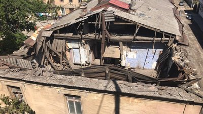 В центрі Одеси обвалився будинок, евакуйовано 21 мешканця В центрі Одеси обвалився будинок, евакуйовано 21 мешканця