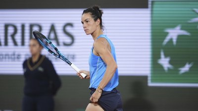 Француженка Луа Буассон у грі проти Коко Гофф півфіналу Відкритого чемпіонату Франції 