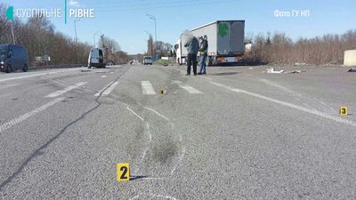 Розворот через подвійну суцільну: на Рівненщині – ДТП з травмованими