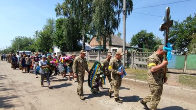 На Полтавщині попрощалися з трьома бійцями На Полтавщині попрощалися з трьома бійцями