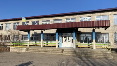 "Немає за що купити паливо". У прифронтовому Троїцькому гімназія лишилась без опалення