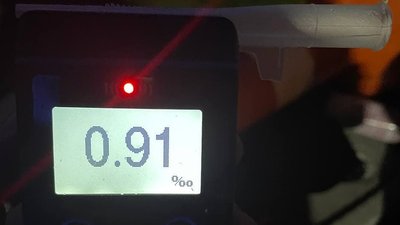 У Дніпрі нетверезий водій перевозив працівників підприємства — патрульна поліція У Дніпрі нетверезий водій перевозив працівників підприємства — патрульна поліція