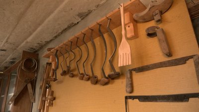 Понад 40 років займається бондарством: майстер з Косова Йосип Приймак