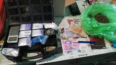 Наркотиків на 2 млн гривень: на Херсонщині поліцейські затримали злочинну групу Наркотиків на 2 млн гривень: на Херсонщині поліцейські затримали злочинну групу