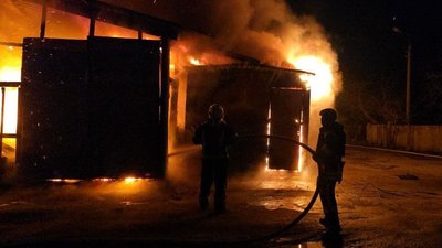 Армія РФ атакувала Запоріжжя: внаслідок падіння уламків БпЛА сталась пожежа