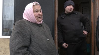 За плечима тисячі кілометрів прифронтових доріг: історія лучанки, яка привозить додому тіла загиблих бійців За плечима тисячі кілометрів прифронтових доріг: історія лучанки, яка привозить додому тіла загиблих бійців