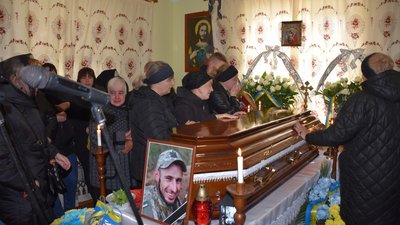 На Тернопільщині попрощалися з загиблим бійцем Іваном Плішкою На Тернопільщині попрощалися з загиблим бійцем Іваном Плішкою