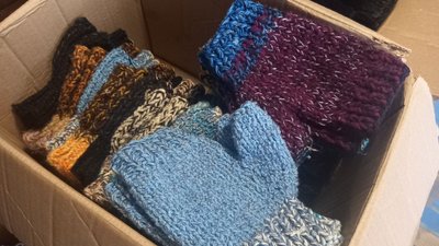 "Щодня по парі": незряча волонтерка з Луцька сплела чергову партію робочих рукавиць для волинських бійців "Щодня по парі": незряча волонтерка з Луцька сплела чергову партію робочих рукавиць для волинських бійців