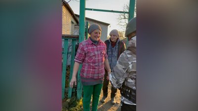 Декого доводиться вмовляти виїхати. Як волонтери евакуюють людей з Луганщини Декого доводиться вмовляти виїхати. Як волонтери евакуюють людей з Луганщини
