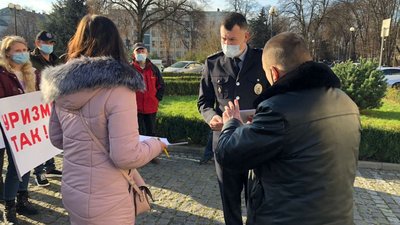 Жителі Жденіївської ОТГ мітингували біля Закарпатської ОДА Жителі Жденіївської ОТГ мітингували біля Закарпатської ОДА