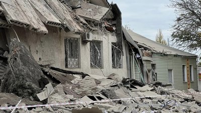 Російські війська випустили шість ракет по Миколаєву. Зруйновано адмінбудівлю та хлібопекарню Російські війська випустили шість ракет по Миколаєву. Зруйновано адмінбудівлю та хлібопекарню
