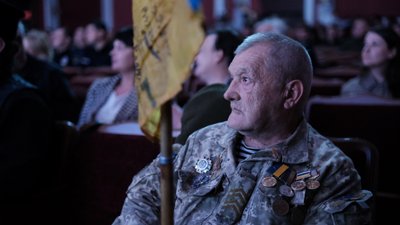 У Чернівцях вручили нагороди захисникам та захисницям України У Чернівцях вручили нагороди захисникам та захисницям України