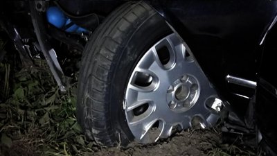 Автівка в’їхала в будинок: в аварії біля Чернігова загинули двоє людей