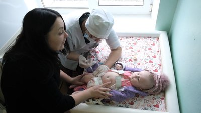 Від дифтерії, правця, кашляку і гепатиту В: малюків Вінниччини вакцинують комплексною вакциною Від дифтерії, правця, кашляку і гепатиту В: малюків Вінниччини вакцинують комплексною вакциною