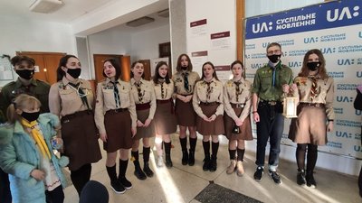 Пластуни принесли Вифлеємський вогонь миру до Тернопільської філії Суспільного Пластуни принесли Вифлеємський вогонь миру до Тернопільської філії Суспільного