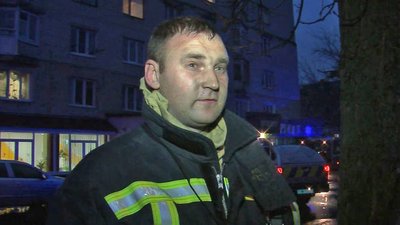 У Луцьку горіла квартира в багатоповерхівці. Госпіталізували жінку з немовлям У Луцьку горіла квартира в багатоповерхівці. Госпіталізували жінку з немовлям