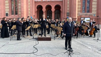 В Ужгороді академічний симфонічний оркестр провів благодійний концерт на підтримку військових В Ужгороді академічний симфонічний оркестр провів благодійний концерт на підтримку військових