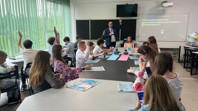 У формі гри, із застосуванням 3-D окулярів: історія вчителя географії з Вінниччини
