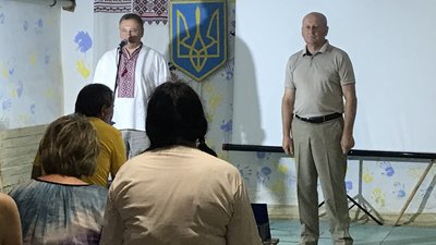 У Романові на Житомирщині урочистості до Дня Конституції провели у бомбосховищі У Романові на Житомирщині урочистості до Дня Конституції провели у бомбосховищі