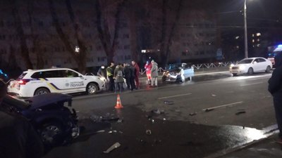 У Хмельницькому зіткнулися дві автівки. Серед травмованих 14-річна дівчинка